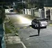 La víctima viajaba junto con varios amigos cuando el vehículo en el que se movilizaba chocó con el automóvil ocupado por los dos policías.