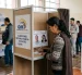 Foto referencial, creada con IA, sobre elecciones de segunda vuelta para alcaldías.