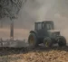 Maquinaria pesada realiza cortafuegos por el incendio de Niebla (Huelva).