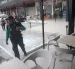 Violencia. La plaza comercial quedó manchada de sangre y con evidencias de un violento ataque armado. Hay miedo entre los que la visitan a diario.