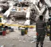 Integrantes del Ejército de Colombia participan en una jornada de búsqueda y rescate en una zona afectada este miércoles en Cali (Colombia).