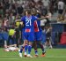 Willian Pacho celebra con sus compañeros en la Supercopa de Europa 2026.