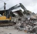 Maquinaria removiendo escombros de una edificación afectada por el terremoto de magnitud 7,4 en Quibdó, Colombia.