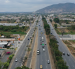 Moradores de Vía a la Costa piden mayor control del tránsito y planificación ante el crecimiento urbano y comercial de la zona.