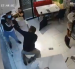 Un abogado forcejeó con un sospechoso que habría intentado atacarlo a él y a un fiscal en una cafetería de Machala.