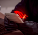 Apple ha enviado una nueva tanda de notificaciones a los clientes que sospecha que han sido víctimas de software espía capaz de hackear sus dispositivos.