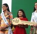 Dalia Bucaram y Fatima Bosch recibieron las llaves de la ciudad de Santa Elena en honor por su vista a los actos festivos del descubrimiento peninsular
