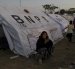 Personas duermen en refugios en la región de Maumere.