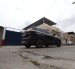 En algunos tramos de la calle Las Gaviotas, el asfalto presenta deterioro, algo que los moradores atribuyen al peso de los tanqueros de combustible.
