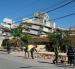 Edificio colapsado en La Guaira, Venezuela, tras dos sismos reportados en el Caribe.