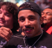 Carlos Prates durante UFC 330, con Michael Morales al fondo del escenario.
