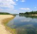 Bajo nivel del río Danubio a su paso por la localidad de Roseti, en Rumanía, en una imagen de principios de agosto.
