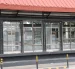 Puertas y mamparas dañadas forman parte del deterioro que presentan varias estaciones de la Metrovía en Guayaquil.
