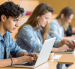 Estudiantes en Ecuador acceden a herramientas digitales como parte del programa gratuito de Google AI Plus.