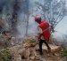 La Policía del condado de Samburu y la Cruz Roja de Kenia participaron en las labores de rescate de los cuerpos de las personas fallecidas en el accidente en el monte Ololokwe.