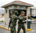 Imagen generada con IA para graficar intento de ingreso de militares falsos.