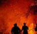 Brigadistas intentan sofocar los focos de fuego activos en el departamento del Tolima.