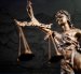 La justicia no es una cuestión que esté presente en un tribunal, lo que es el principio del fin de la sociedad estatal: la gente no arreglará sus problemas ante un sistema que no sirve, sino de otra forma.