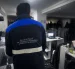 El operativo de la Policía permitió intervenir un call center en el norte de Quito, donde se encontraron 172 computadores y 66 celulares.