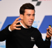 Carlos Ezpeleta durante una conferencia relacionada con MotoGP, donde abordó temas vinculados al desarrollo y crecimiento del campeonato.