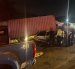 El contenedor cayó sobre el costado derecho de la camioneta, en el parterre central del kilómetro 11 de la vía a la costa.
