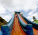 Megalodón. El mega inflable acuático de 35 metros de altura es una de las principales atracciones de Kche Diversiones para los visitantes.