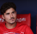 El delantero argentino del Atlético de Madrid, Julián Álvarez, en el banquillo momentos antes del partido del pasado domingo contra el Villarreal.