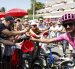 El ciclista ecuatoriano Richard Carapaz, del equipo EF Education-Easypost recibió el apoyo de los aficionados en la sexta etapa.