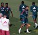 El jugadores del Real Madrid Mbappé (d) asiste al entrenamiento del equipo en la ciudad deportiva Valdebebas,