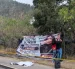 Familiares de Lizeth Bunshi acudieron a la reconstrucción de los hechos en Cumandá y colocaron una pancarta para exigir justicia.