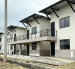 Casas en contrucción de programas habitacionales en Ecuador.