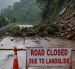 Referencial.Un deslizamiento bloquea una carretera en India tras las intensas lluvias.