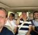 Izquierda: John Manning, CEO de Progen, junto a funcionarios de la Empresa Eléctrica Regional de Loja, donde obtuvo su primer contrato para la central de Catamayo, que también incumplió.