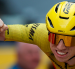 El ciclista británico del Team Visma-Lease a Bike, Matthew Brennan, celebra la victoria en la 11ª etapa de La Vuelta a España.