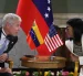 La presidenta encargada de Venezuela, Delcy Rodríguez (d), habla con el secretario de Energía de Estados Unidos, Chris Wright, durante una reunión este miércoles en Caracas (Venezuela).