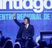 El presidente de Argentina, Javier Milei, saluda durante la inauguración del V Encuentro Regional del Foro Madrid este jueves en Santiago (Chile).
