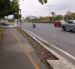 En el punto donde fue atropellada la atleta Mónica Martinich, en la avenida Samborondón, no existen aceras y la ciclovía está descuidada.