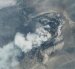 Fotografía cedida por la Agencia Geológica de Indonesia que muestra la erupción del volcán Anak Krakatoa.