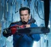 La motosierra que Ash, interpretado por Bruce Campbell, lleva en lugar de su mano derecha se convirtió en uno de los elementos más reconocibles del personaje.