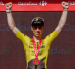 El británico del Visma Lease a Bike Matthew Brennan celebra en el podio la victoria conseguida en la 16 etapa de la Vuelta.