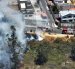 Bomberos trabajan en la contención del incendio forestal registrado este 8 de septiembre en el sector de Mastodontes, en Quito.