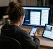 Las redes sociales democratizaron la palabra y dieron voz a quienes no la tenían. Pero también dieron lugar a una nueva forma de poder, al proliferar cuentas que aparentan independencia y que  responden a intereses particulares.