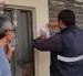 Las cámaras de videovigilancia permitieron identificar a un vehículo que arrojaba escombros en la vía Perimetral, en Guayaquil.