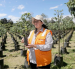 María Belén Calvache, directora de Áreas Naturales de la Empresa de Obras Públicas de Quito, en el vivero de Las Cuadras, sur de la urbe.