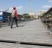 Daños. Los transeúntes deben atravesar las camineras con cuidado. CAMINERA DEL PUENTE SIN TABLA. Tablas en mal estado del puente 5 de junio, 13 de mayo del 2014. Guayaquil-Ecuador. Amelia Andrade /Expreso.