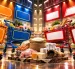 Un carrito con víveres básicos ilustra la competencia entre distintos formatos de tiendas de descuento y proximidad, donde el ahorro depende no solo del precio visible, sino también del tamaño y rendimiento de los productos.