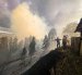 Situación. Moradores del Dorado formaron cadena humana contra el incendio que subía por la ladera; humo cubrió sectores de La Vicentina.