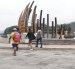 La Plaza de la Música está ubicada al descender el puente El Velero, junto al estero Salado, en el oeste de Guayaquil.