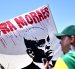 Cartel con la imagen del polémico magistrado Alexandre de Moraes durante una protesta este martes, frente al Congreso Nacional en Brasilia (Brasil).