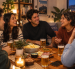 Los encuentros entre amigos y los momentos compartidos cobran protagonismo entre los jóvenes, que buscan disfrutar de experiencias más cercanas y significativas.